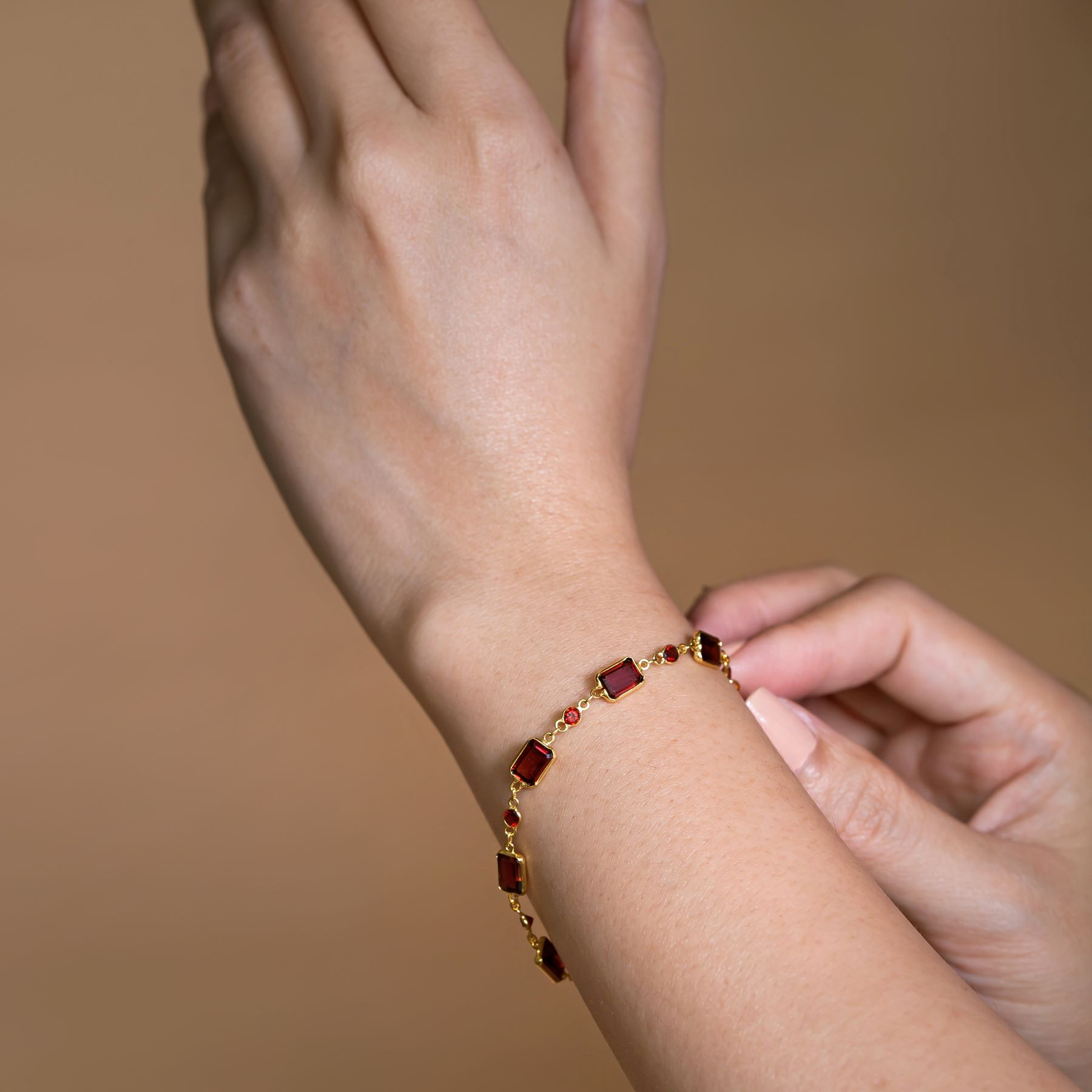 013-02-2026-bracelet Garnet Emerald-Cut Bracelet